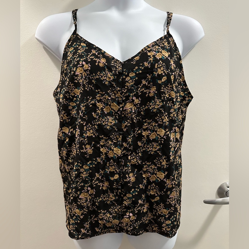 Black floral spaghetti strap tank top w/ button detail Shein Curve plus size 2XL